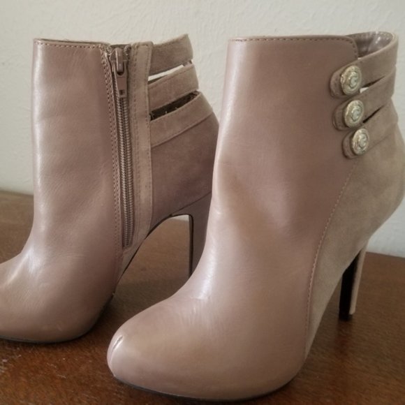 NEW* GUESS Ankle Heels Suede Booties Beige Nude Color Size 6 $78.00 - Picture 3 of 6
